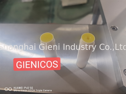 Un buen precio. Máquina de llenado de bálsamo labial de volumen de tanque de 50L para un llenado preciso y consistente en línea