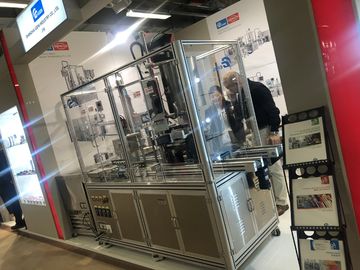 Un buen precio. Enfriamiento de relleno de la barra de labios del silicón de 5 bocas lanzando la máquina con la velocidad 1000pcs/Hour en línea