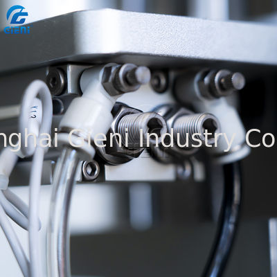 Elevación impulsada por motor serva cosmética de la máquina de rellenar del lustre del labio de la viscosidad