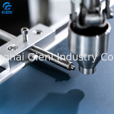 máquina de rellenar del polvo flojo del cosmético del control del PLC 900pcs/H con la tolva 25L