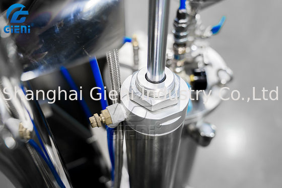 Máquina cosmética de alta velocidad del mezclador del polvo 50L con el dispositivo de rociadura del aceite
