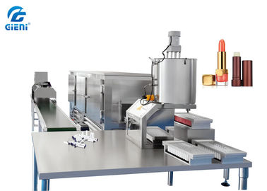 Un buen precio. La mano vierte el tipo máquina de rellenar del protector labial con 96 cavidades por molde en línea