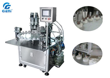 Un buen precio. Dos botellas por minuto, operador de la máquina de rellenar 30 del aceite esencial de las bocas de 3 personas en línea
