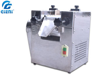 Un buen precio. Laboratory Type Cosmetic Filling Machine Lipstick Three Roll Mill Rotate Speed Adjustable en línea